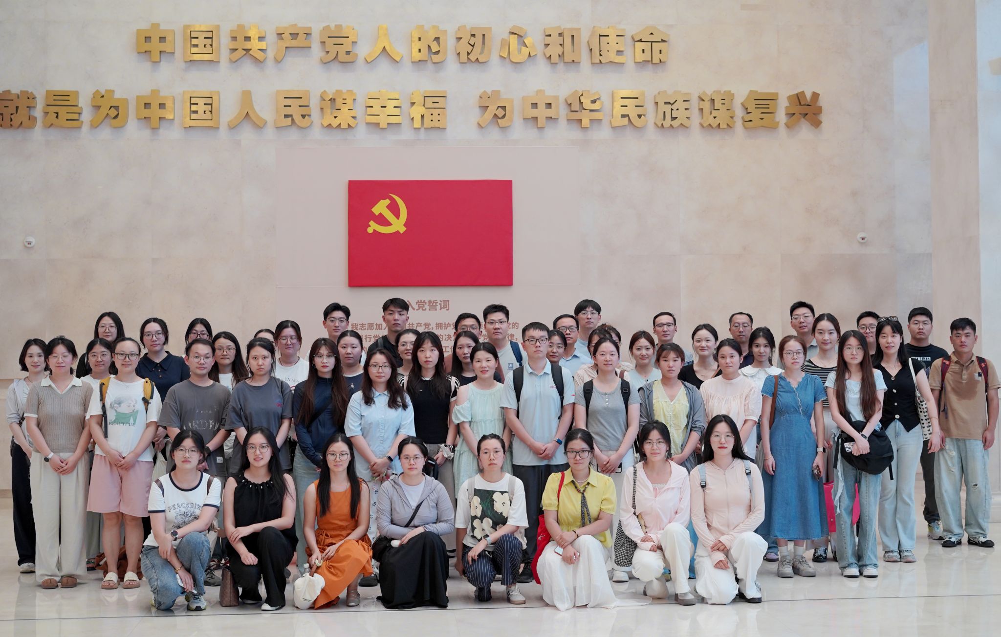 与新职工见面并共同进行《中国医师宣言